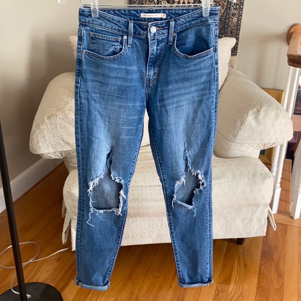 Levi’s distressed high rise skinny